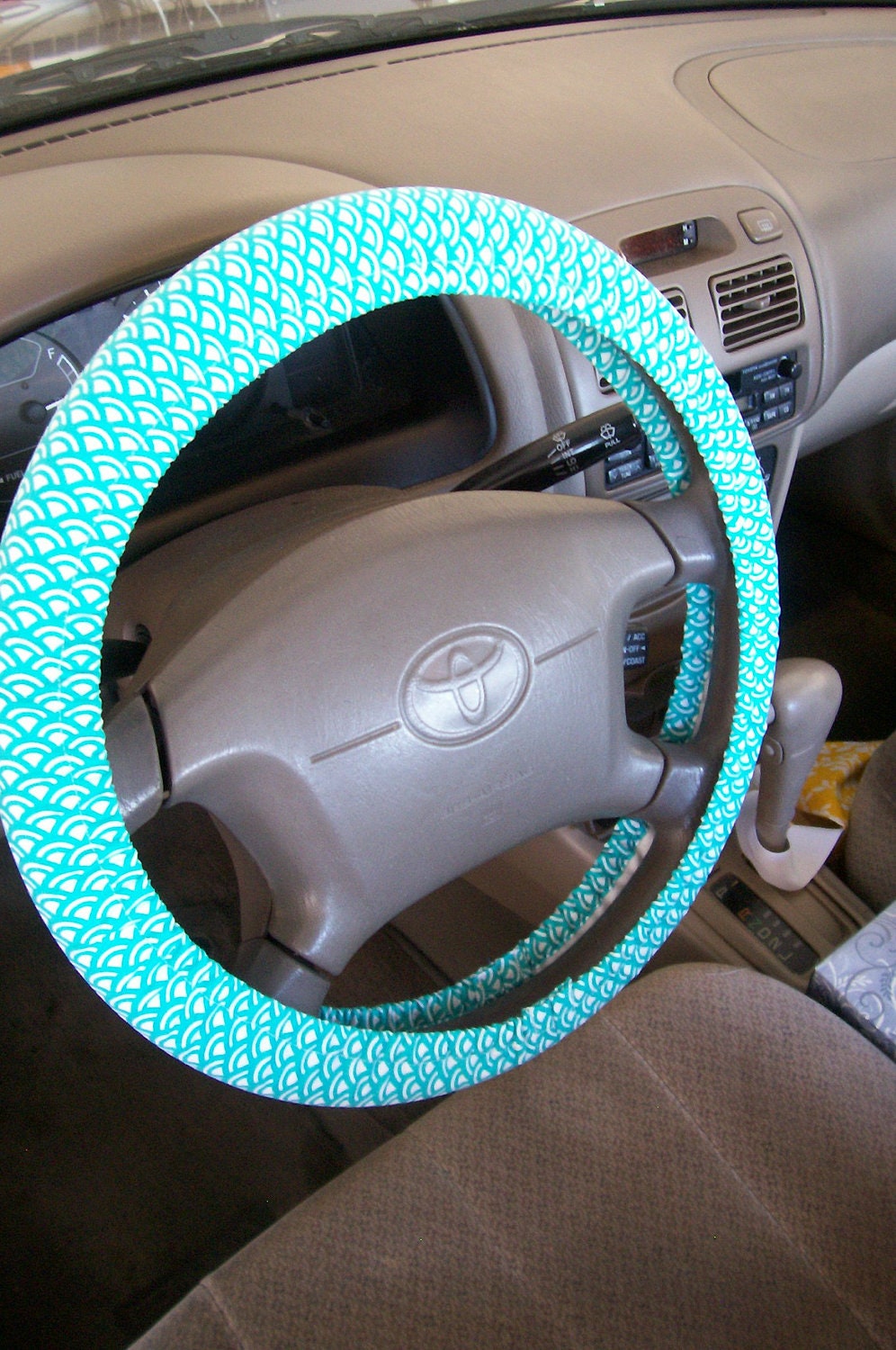 Tiled Teal/White Steering Wheel Cover