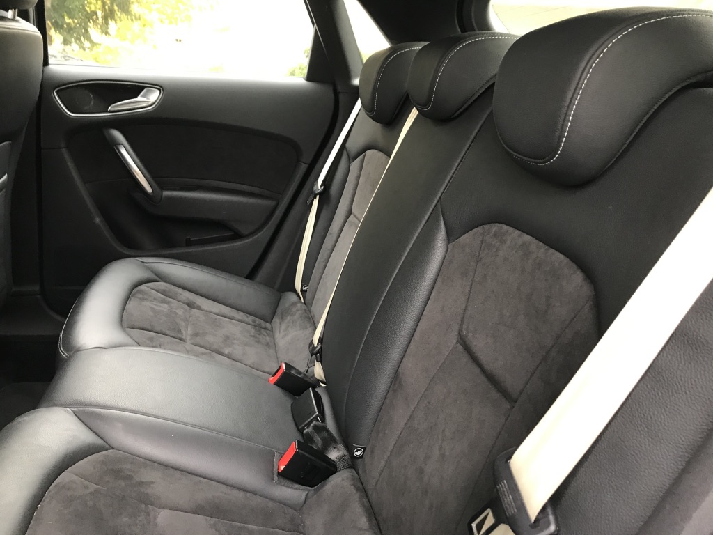 White seat belt ? : Audi